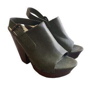 G by Guess Chunky Clogs - great condition